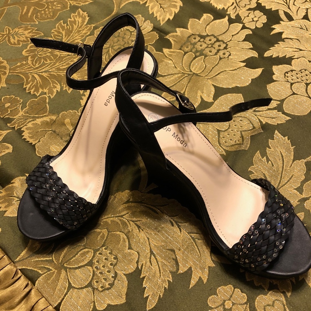 Black wedge heels